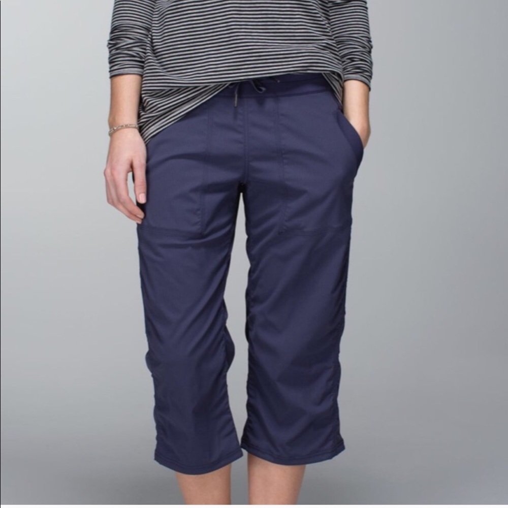 Lululemon Capri  size 8 khaki/tan